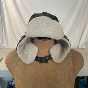 Cozy Kids Aviator Hat with Ear Flaps green & White  under neck snap size XL